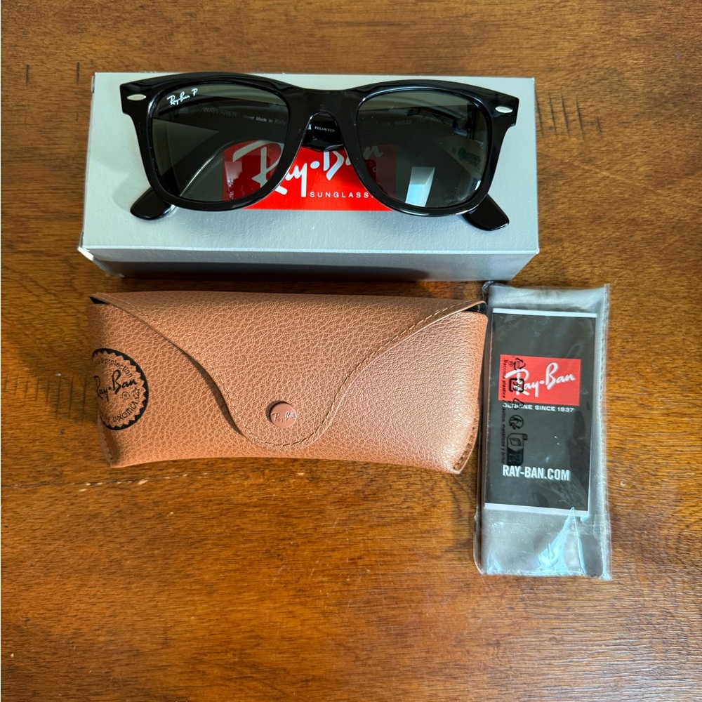Ray-Ban Black Wayfarer Sunglasses New